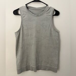 EUC Lululemon Full Length Tank Top PTP Measurement 18”